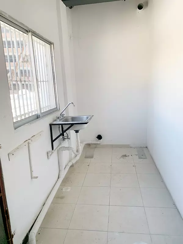 oficinas y locales comerciales - Local cerca a la churchill 6