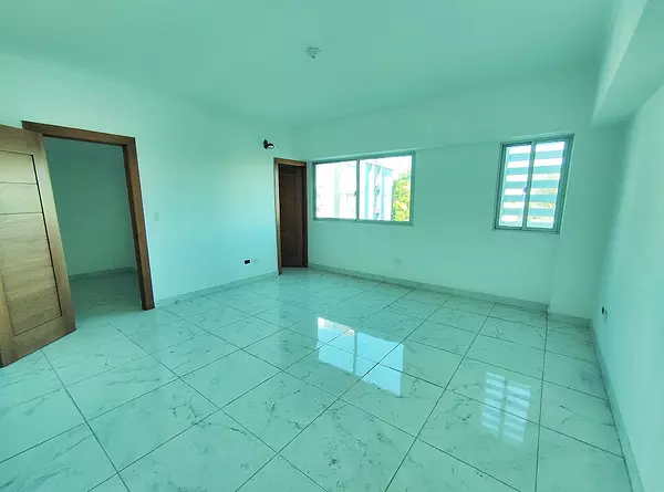 apartamentos - Piso alto de venta en La Esmeralda 3