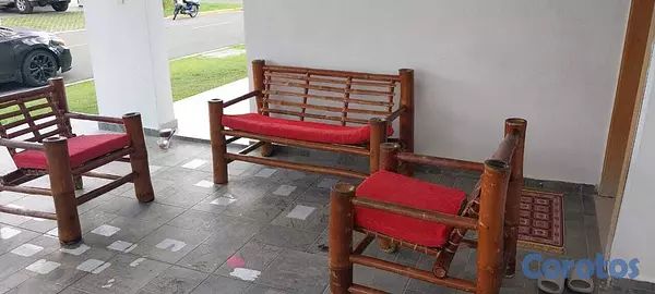 muebles y colchones - Juego de sala en madera (tipo bambú) con cojines – 2