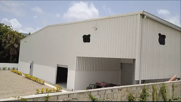 oficinas y locales comerciales - Nave 1,253 Mts Circunv. Norte, Santiago 1