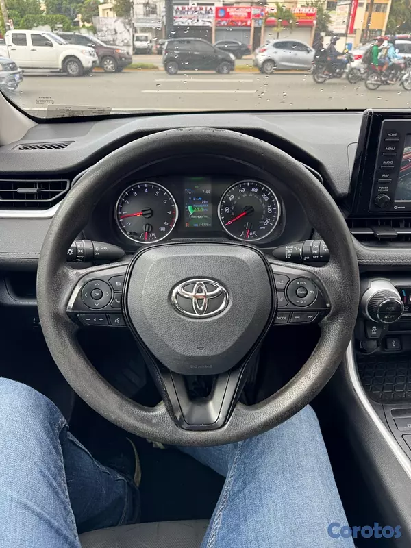 jeepetas y camionetas - Toyota Rav4 XLE AWD 2021 11