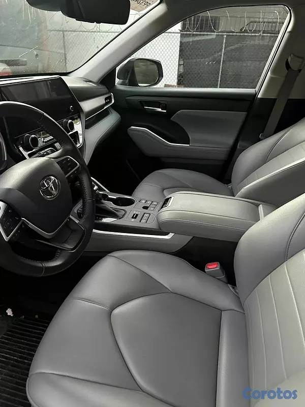 jeepetas y camionetas - Toyota higlander xle 2024 10