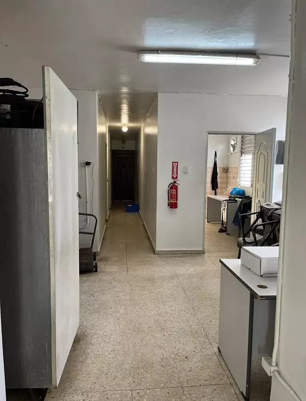 oficinas y locales comerciales - Se vende local para inversión en La Feria Avenida  5