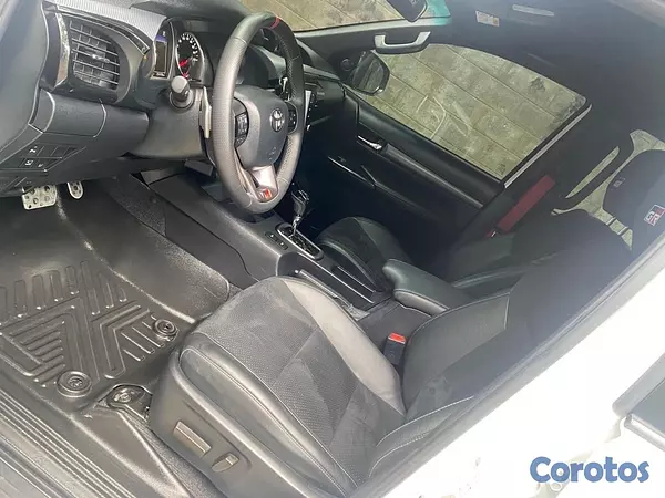 jeepetas y camionetas - Toyota hilux GR 2025 15