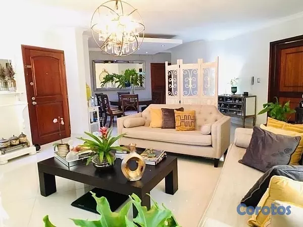 apartamentos - vendo Evaristo Morales tercer nivel tres habitaciones 2.5 baños dos parqueos  4