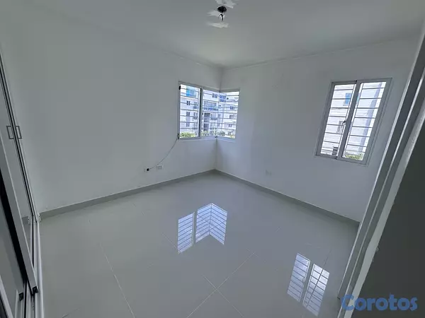 apartamentos - Apartamento en alquiler 3er piso. Res. Las Cayenas, etapa 9. RD$23,000  8