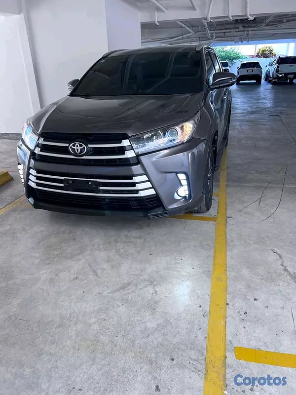 jeepetas y camionetas - Toyota higlander xle 2019 8