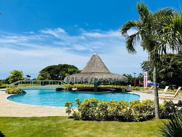 casas vacacionales y villas - Vendo bella villa de 2 niveles y con piscina y jardín 3