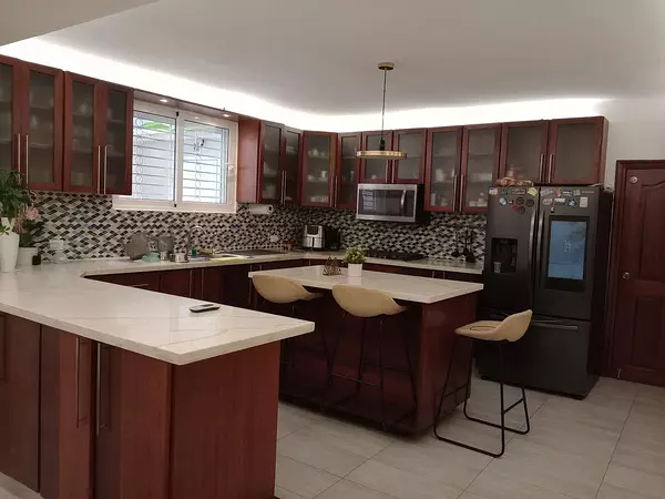 casas - Vendo y alquilo casa en Los Cacicazgos  4