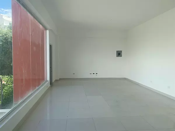 oficinas y locales comerciales - Local esquinero céntrico 6