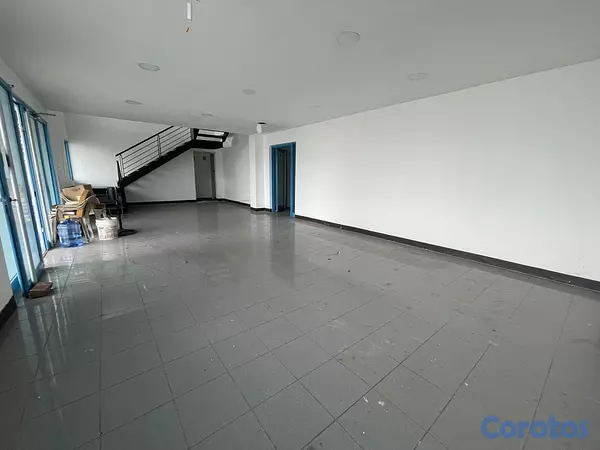 oficinas y locales comerciales - alquiló local comercial Gazcue amplio capacidad para 30 vehículos  4