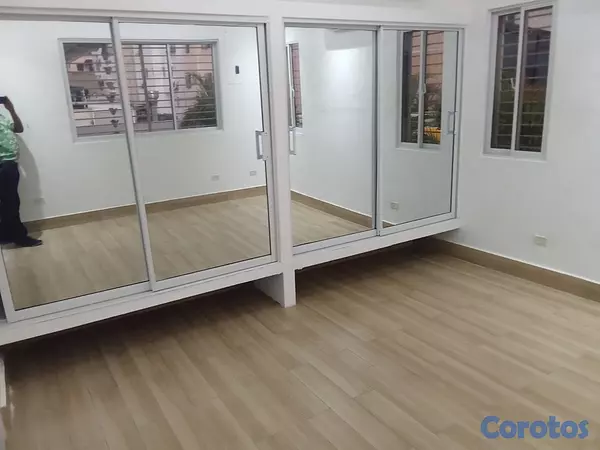 oficinas y locales comerciales - Oficina en alquiler – Rómulo, 3er piso
 2