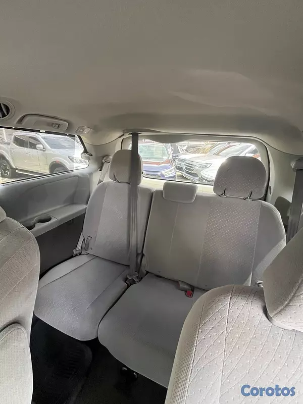 jeepetas y camionetas - Toyota Sienna LE AWD 2017
 10