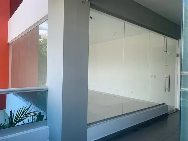 oficinas y locales comerciales - Local esquinero céntrico 7