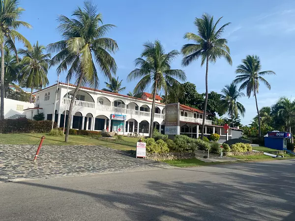 oficinas y locales comerciales - plaza comercial frente al mar  4