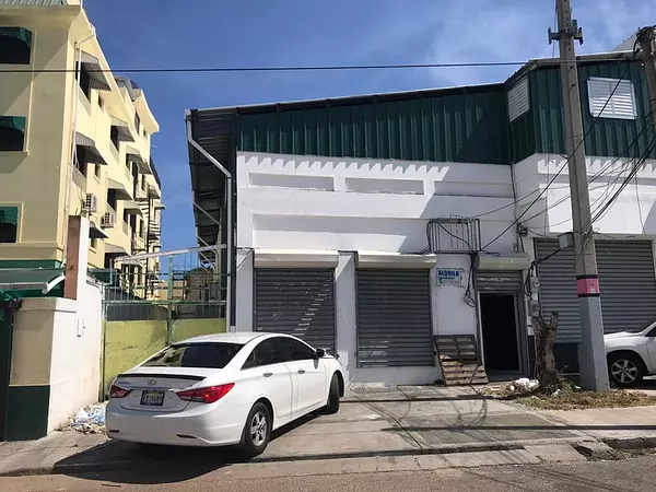 oficinas y locales comerciales - Local para Inveraion  1er piso de 474 mts en Santiago de los Caballeros 3