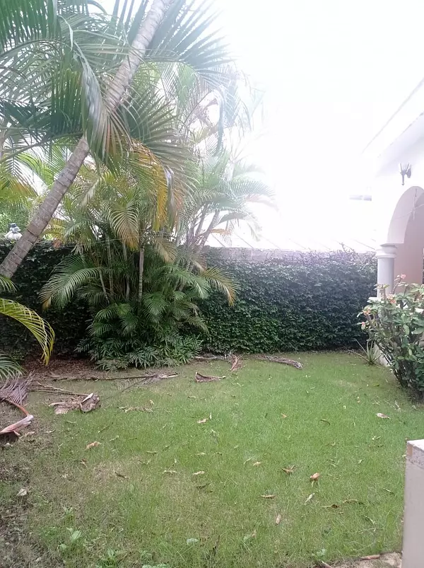 apartamentos - Casa en alquiler para oficina en El Millon 6