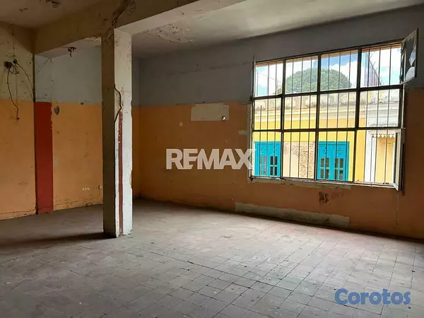 oficinas y locales comerciales - Edificio en ZONA COLONIAL 6