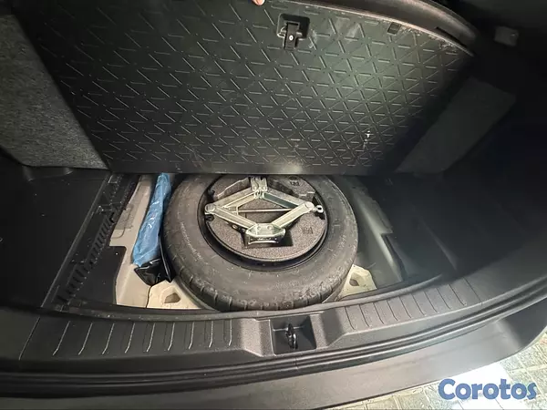 jeepetas y camionetas - 🚙 ¡Toyota RAV4 XLE 2019 – Lista para su nuevo dueñ 7
