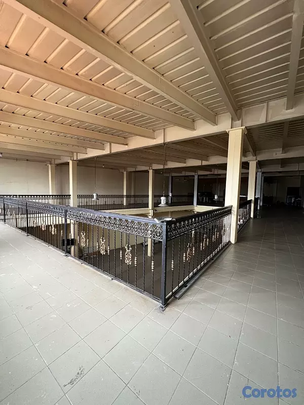 oficinas y locales comerciales - Local comercial de dos niveles con estructura de hormigón armado NAGUA 2