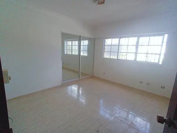 apartamentos - Se vende amplio apartamento en Evaristo Morales 3