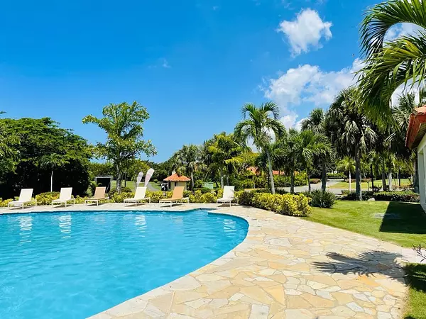 casas vacacionales y villas - Vendo bella villa de 2 niveles y con piscina y jardín 5