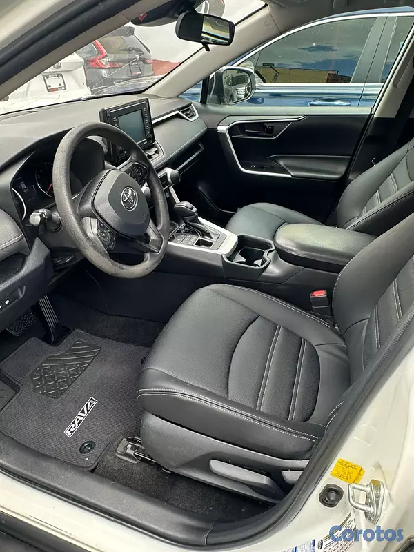 jeepetas y camionetas - Toyota Rav4 LE AWD 2020 6