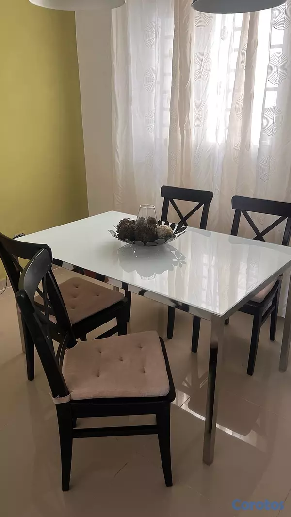 muebles y colchones - comedor de Ikea - Mesa y sillas 2