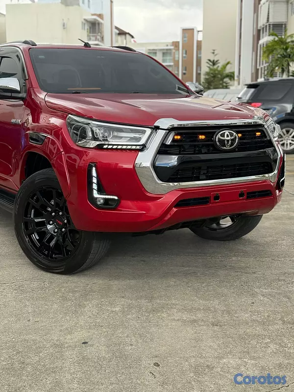 jeepetas y camionetas - Toyota Hilux 2022 SRV  3