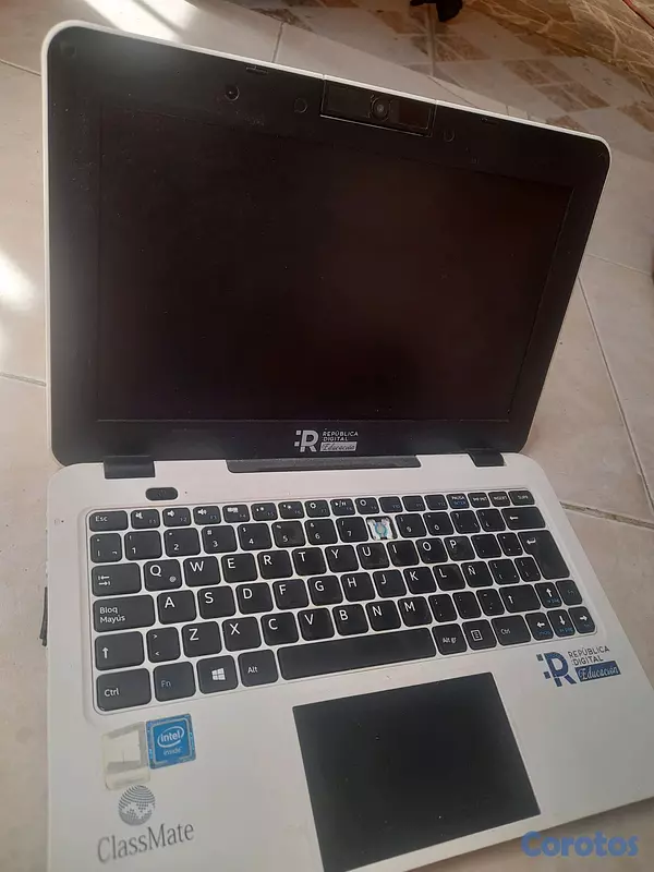 computadoras y laptops - Se vende laptop del programa República Digital, para piezas o reparar. 2