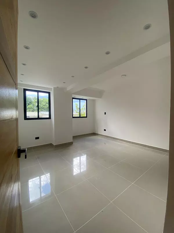 apartamentos - Apartamento 2do piso con  terraza en los restaurad 3