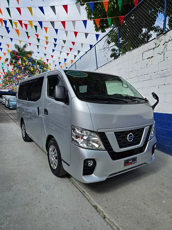 otros vehiculos - NISSAN NV350 CARAVAN  1