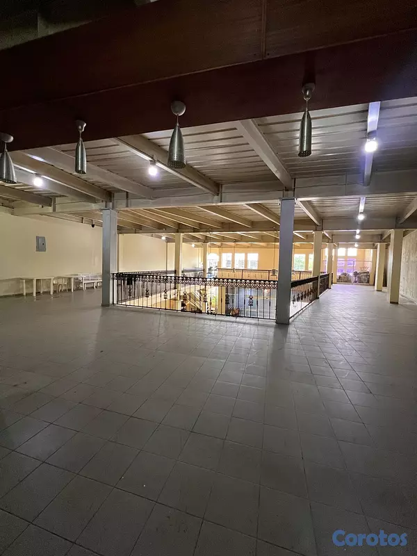 oficinas y locales comerciales - Local comercial de dos niveles con estructura de hormigón armado NAGUA 3