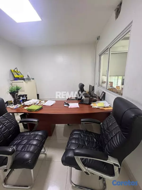oficinas y locales comerciales - Local comercial de 700mt2 en alquiler en Altos de  17