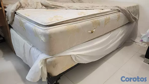 muebles y colchones - Se vende está cama Queen Size en buen estado con s 2