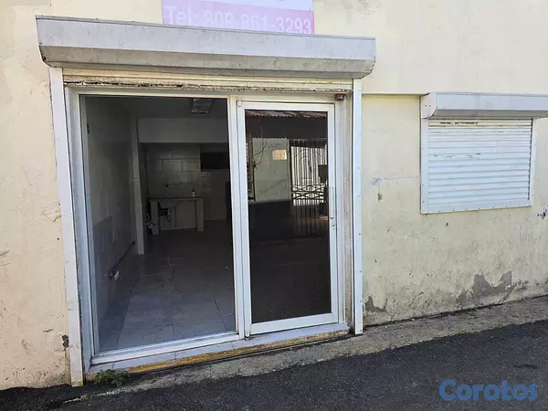 oficinas y locales comerciales - Local, amplio salón con baño dentro.  A 5 metros d 5