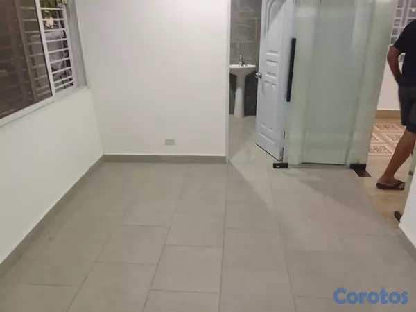 oficinas y locales comerciales - Oficina en alquiler – Rómulo, 3er piso
 4