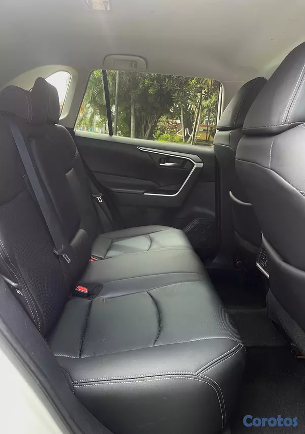 jeepetas y camionetas - Toyota RAV4 XLE 2021 
 10