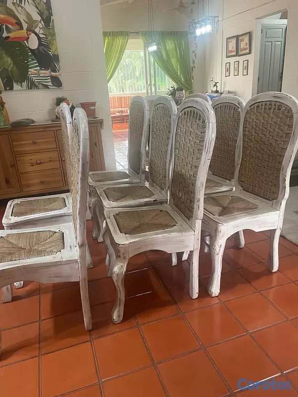 muebles y colchones - Regalo  8 sillas comedor en madera y pajilla , en muy buenas condiciones . 2
