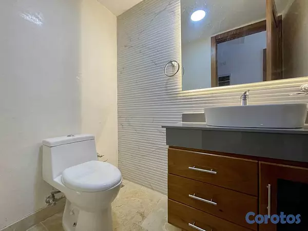 apartamentos - Alquila en piso alto en moderna torre en Naco 4