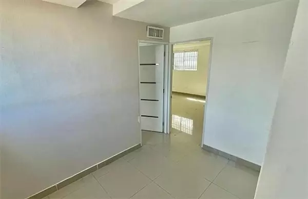 oficinas y locales comerciales - Local céntrico en el Millon 2