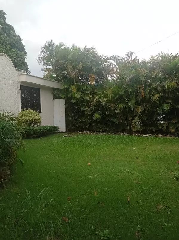 apartamentos - Casa en alquiler para oficina en El Millon 8