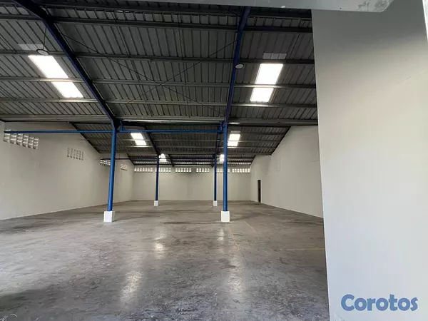 oficinas y locales comerciales - Local Comercial en Santo Domingo Este Zona comerci 5