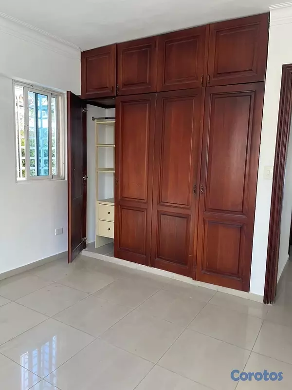 apartamentos - Apartamento en Alquiler en Bella Vista con terraza, 2do piso.
 8
