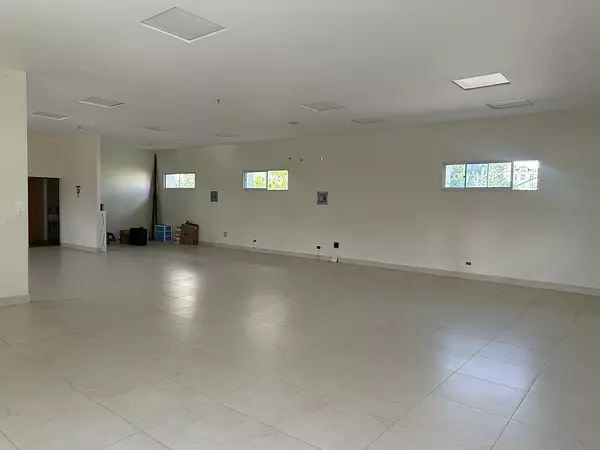 oficinas y locales comerciales - Se Alquila Edificio Comercial de 3 Niveles en Santiago 7