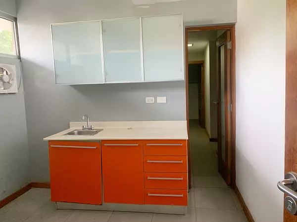 oficinas y locales comerciales - Local céntrico en la esperilla 3