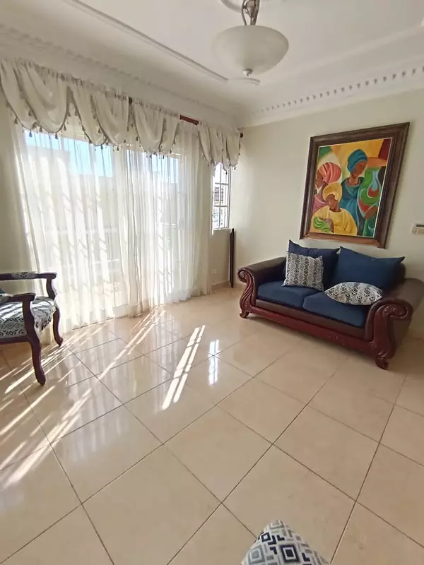 casas - Se vende de oportunidad Casa de dos niveles Cerros de Arroyo Hondo 
USD$425,000 4