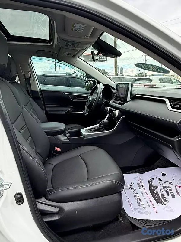 jeepetas y camionetas - Toyota RAV4 XLE Premium 2023 9