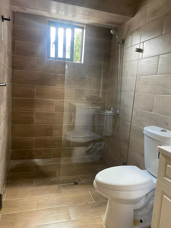 apartamentos - Apartamento 2do piso con  terraza en los restaurad 8
