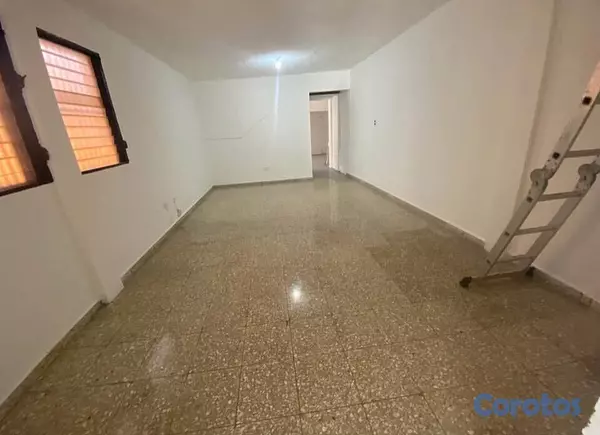 oficinas y locales comerciales -  A tres min Mirador Sur 1er piso local alquiler zona industrial Herrera  5